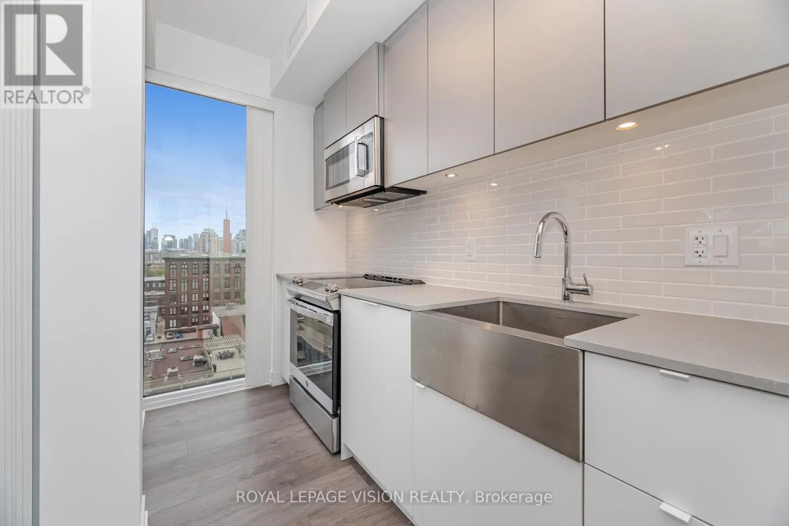 803 - 270 DUFFERIN STREET