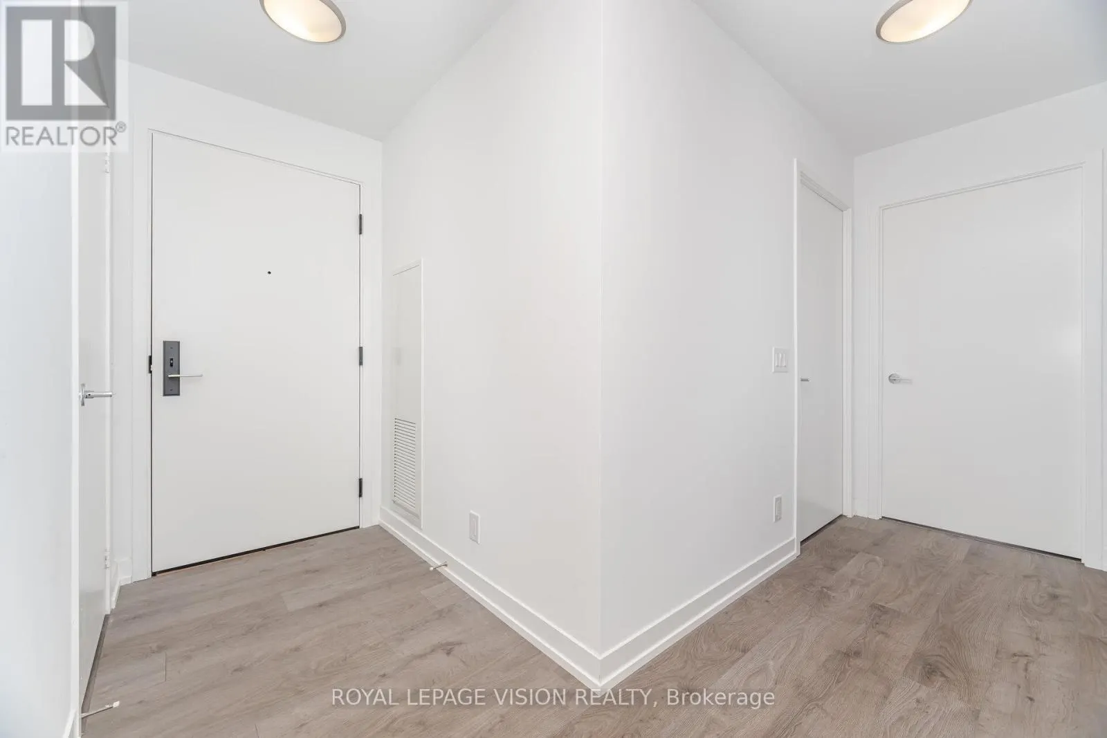 803 - 270 DUFFERIN STREET