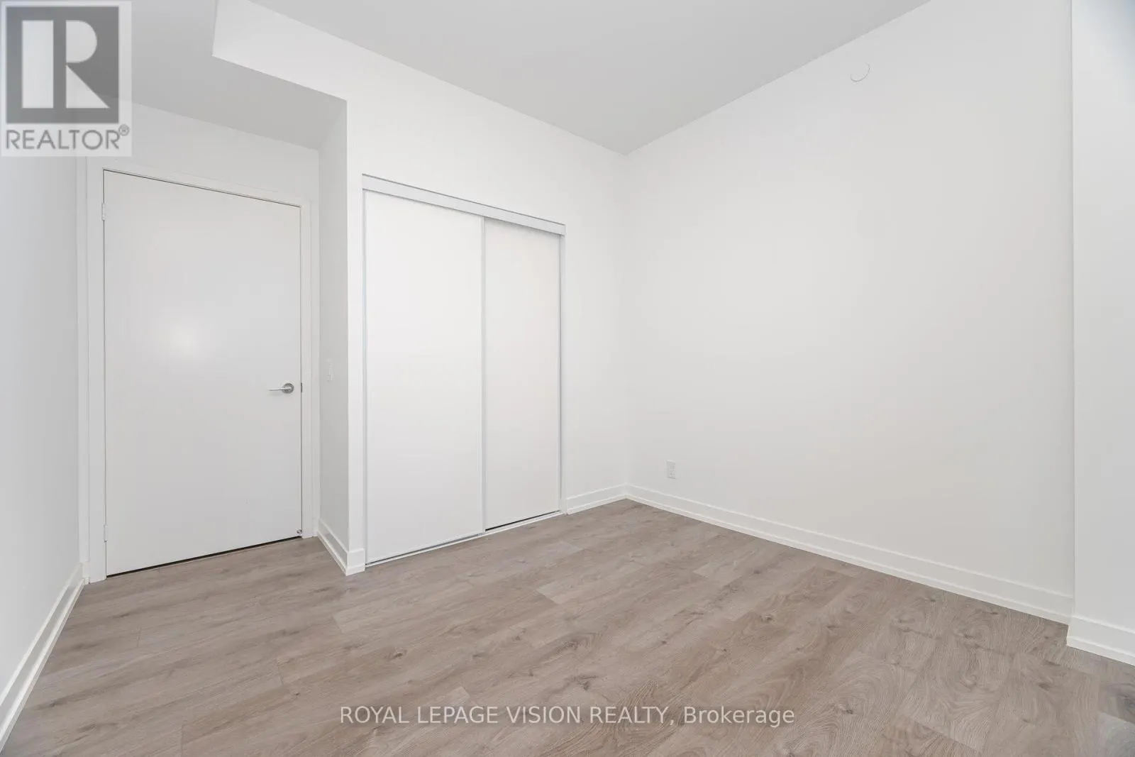 803 - 270 DUFFERIN STREET