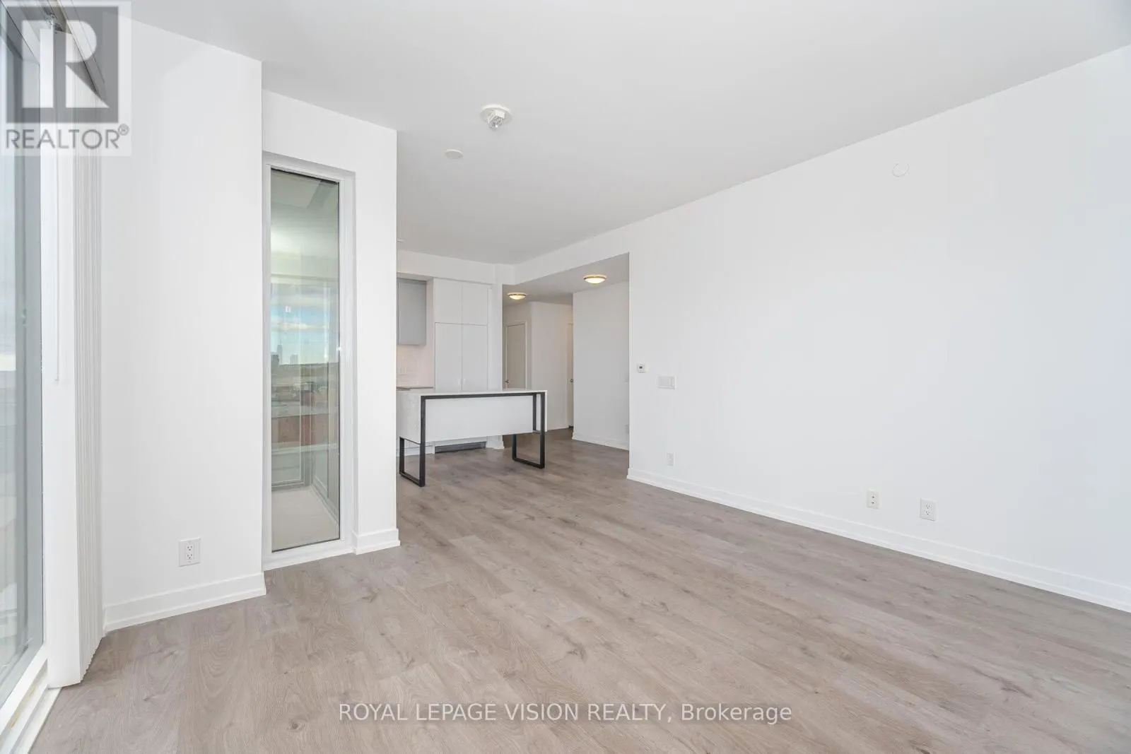 803 - 270 DUFFERIN STREET