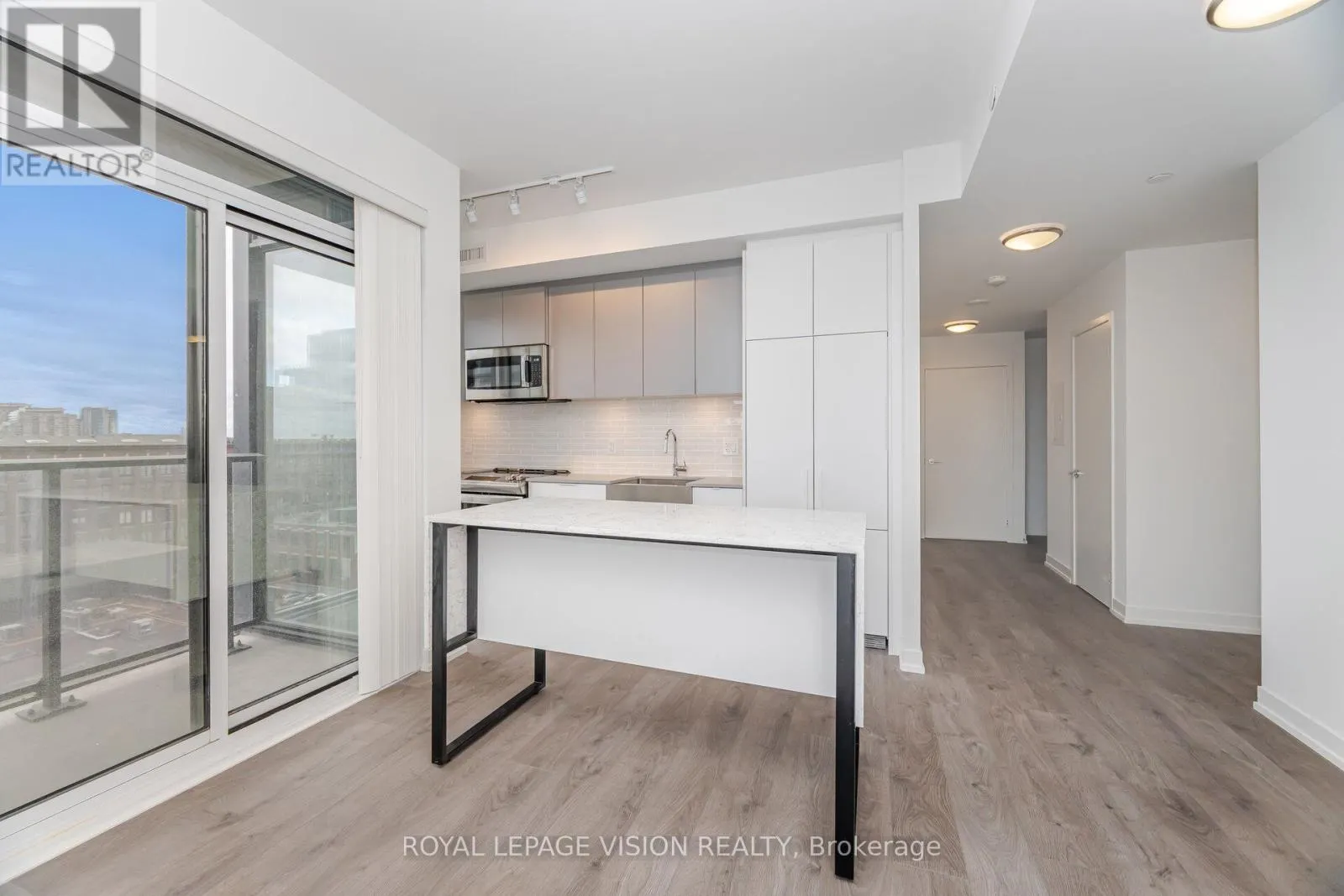 803 - 270 DUFFERIN STREET