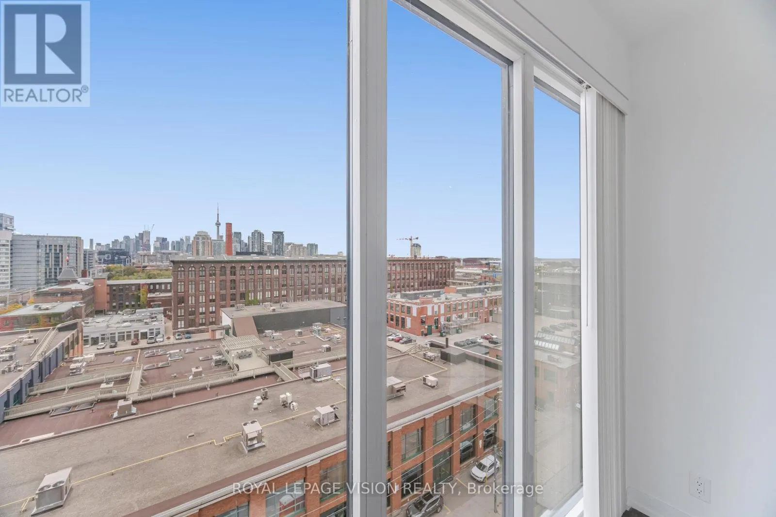 803 - 270 DUFFERIN STREET