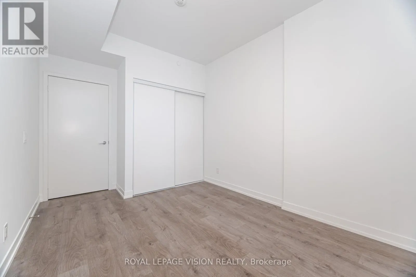 803 - 270 DUFFERIN STREET