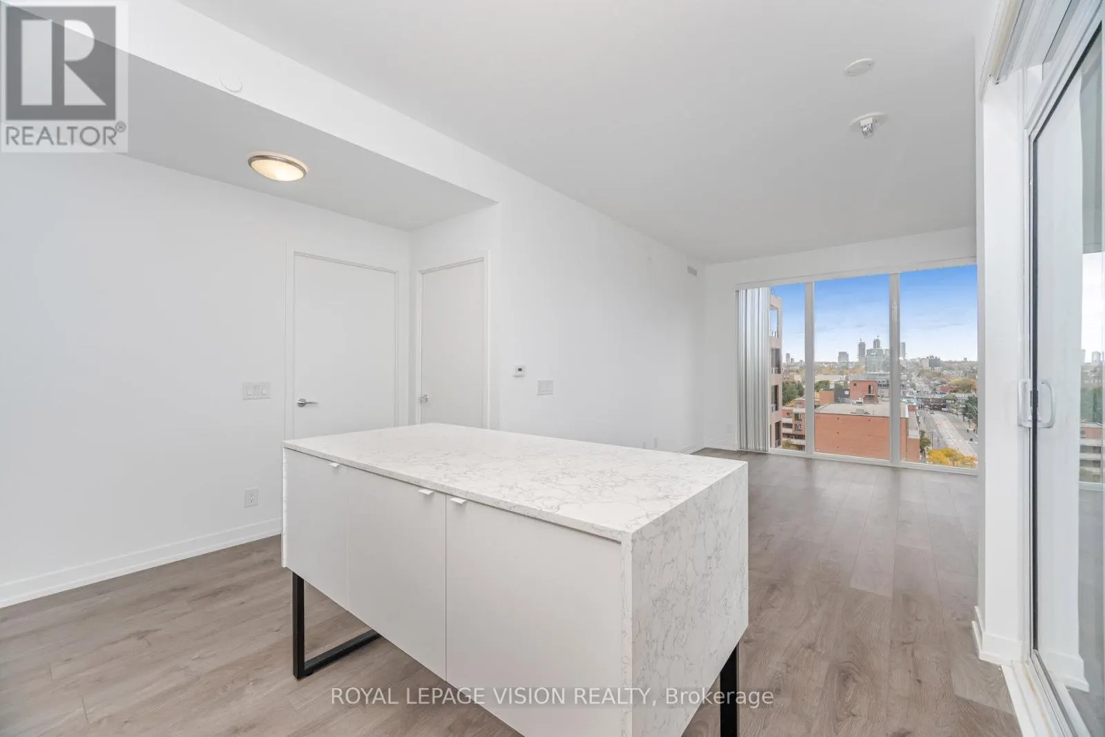 803 - 270 DUFFERIN STREET