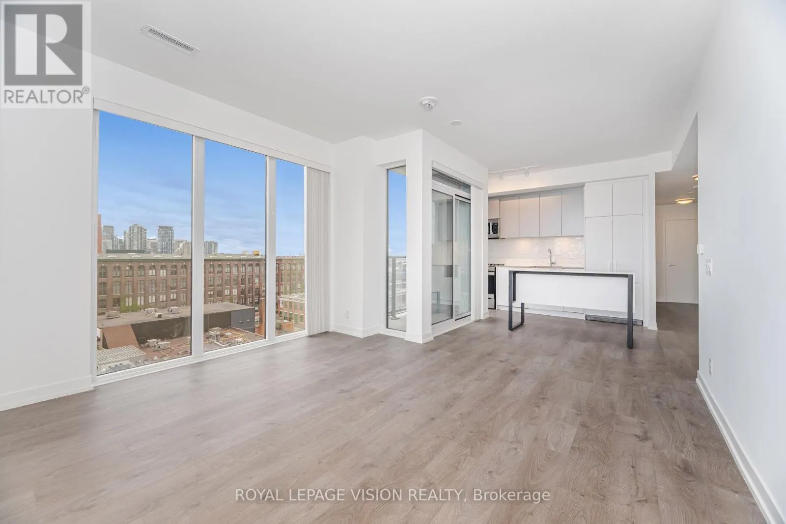 803 - 270 DUFFERIN STREET