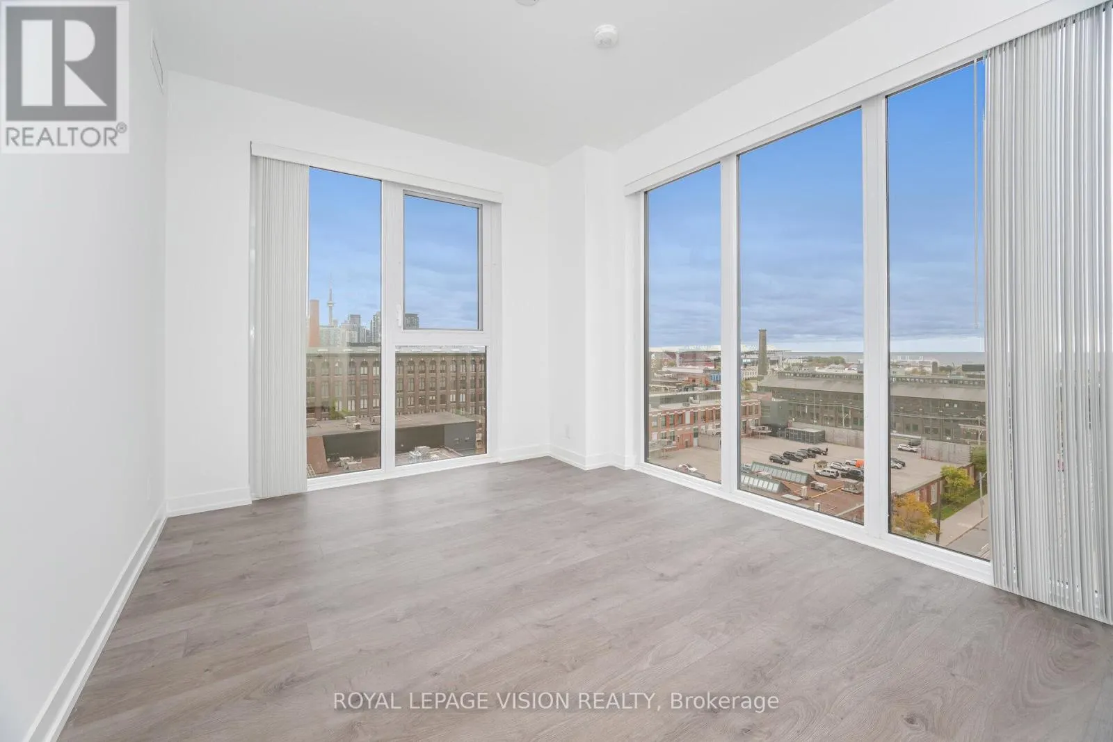 803 - 270 DUFFERIN STREET