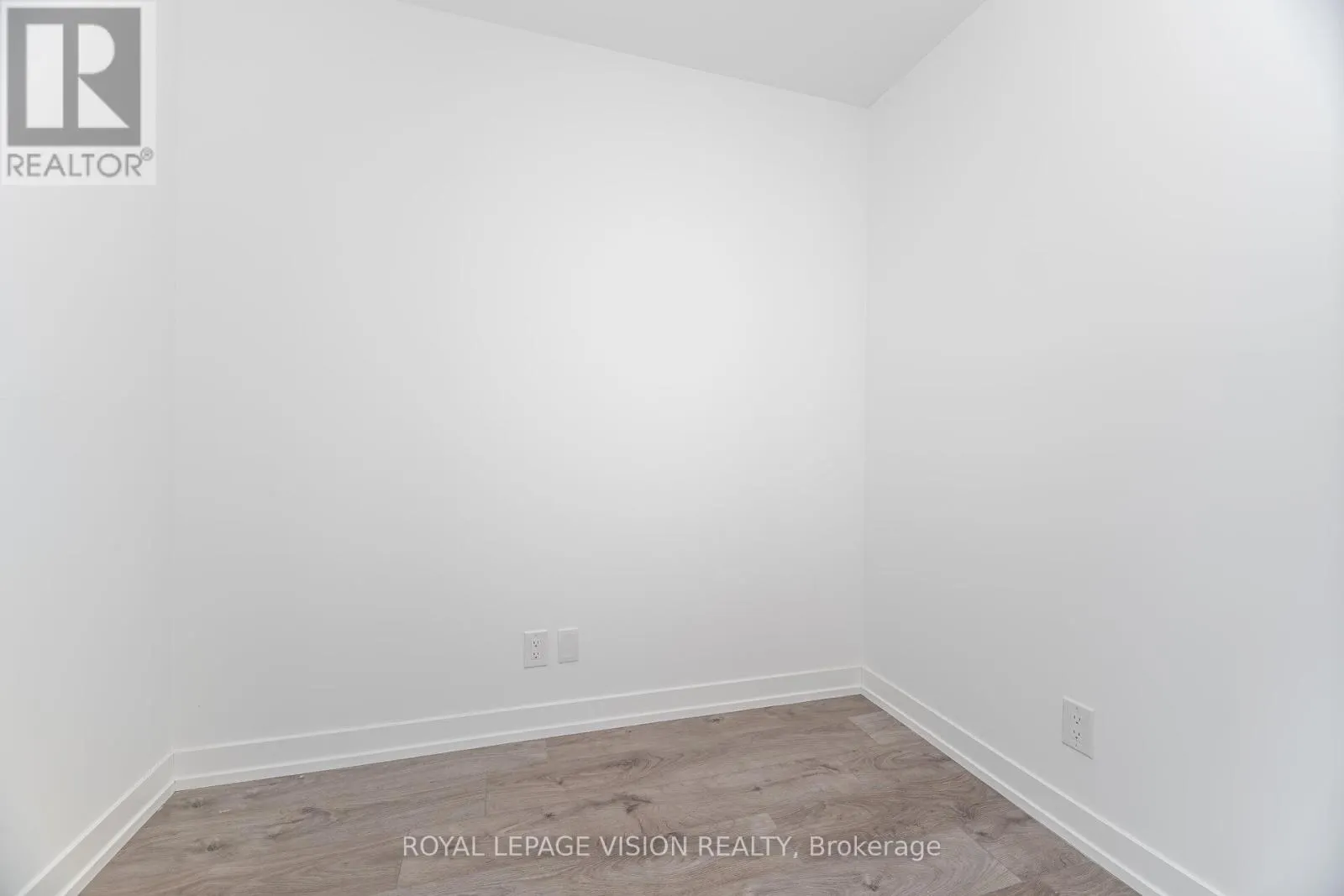 803 - 270 DUFFERIN STREET