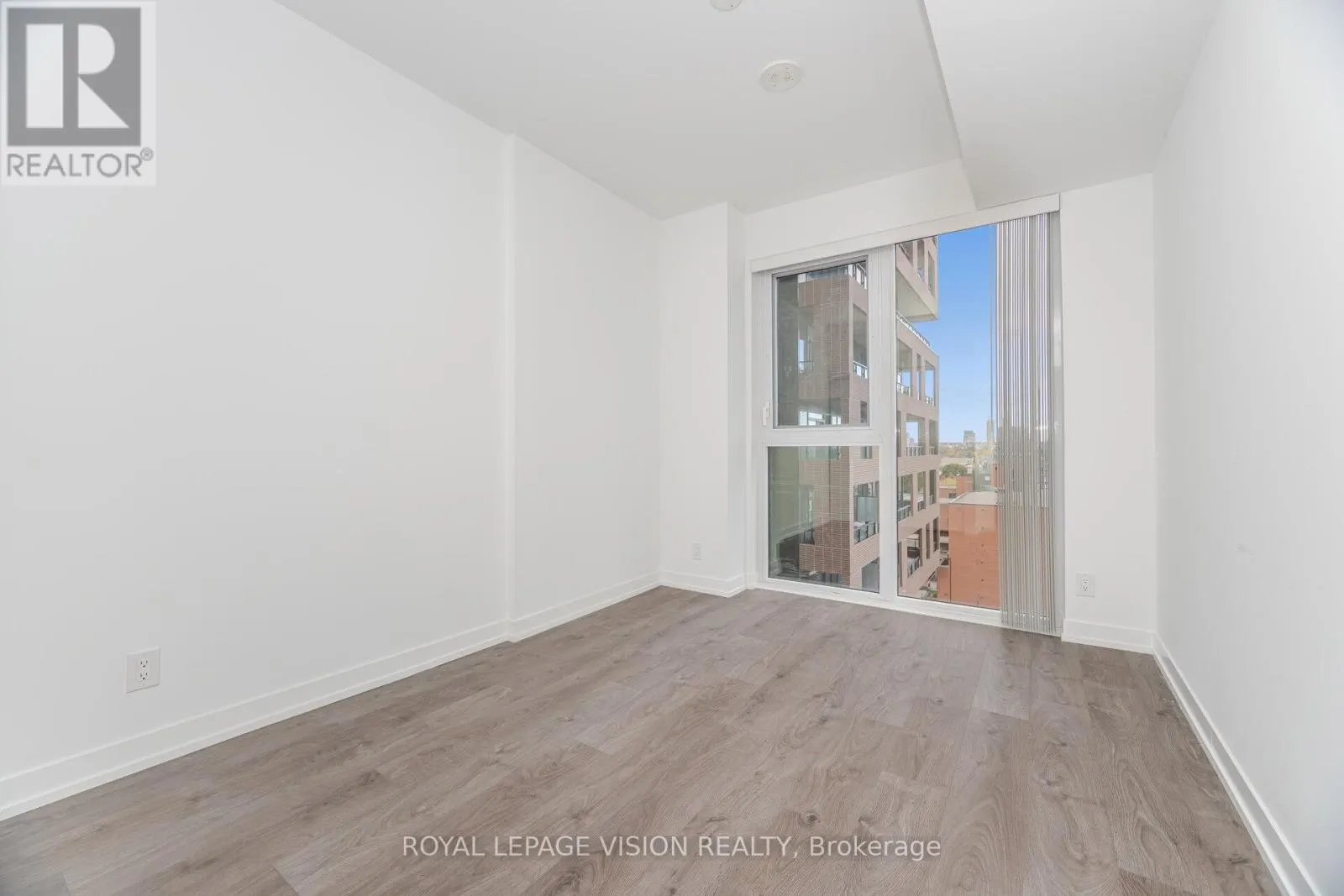 803 - 270 DUFFERIN STREET