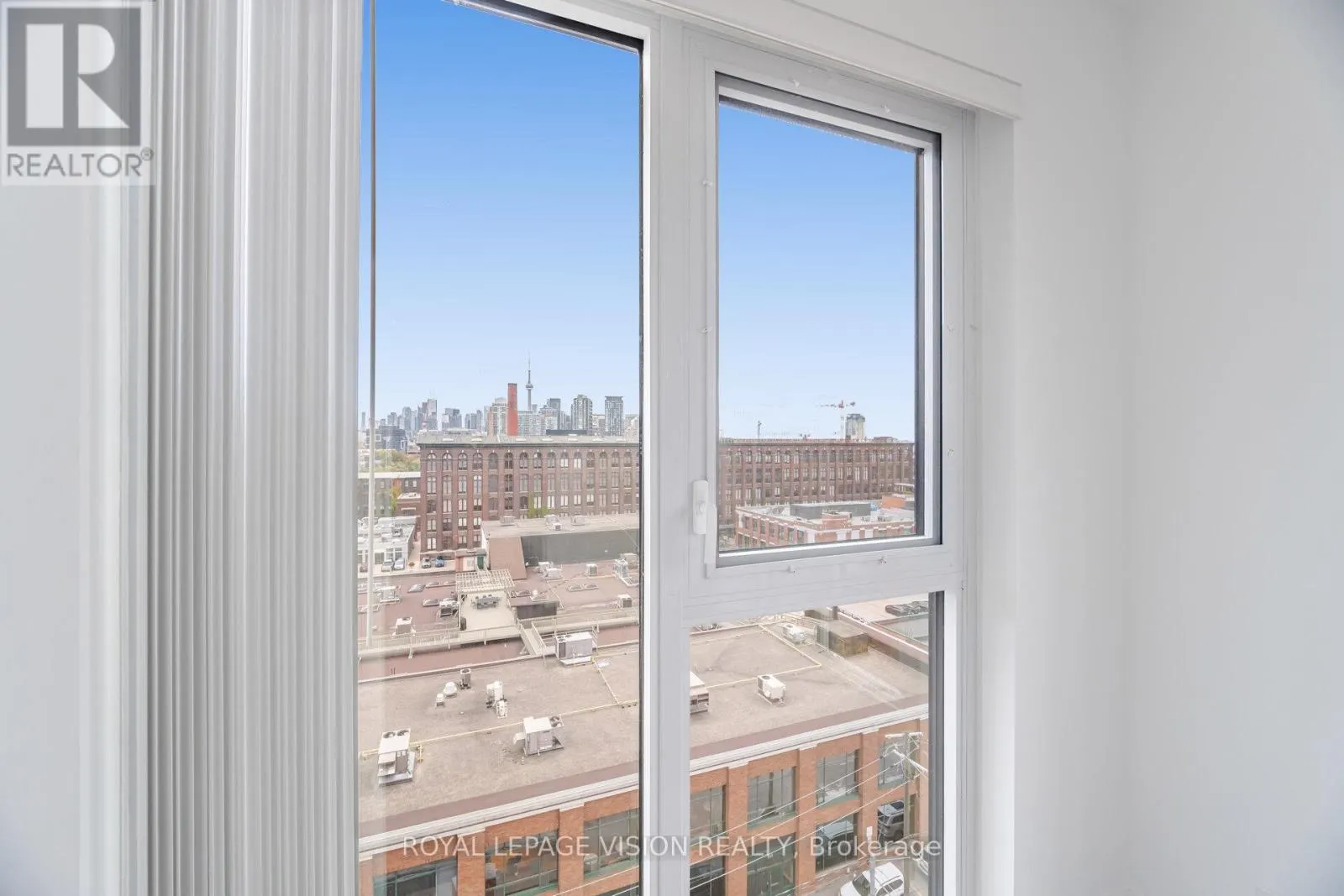 803 - 270 DUFFERIN STREET