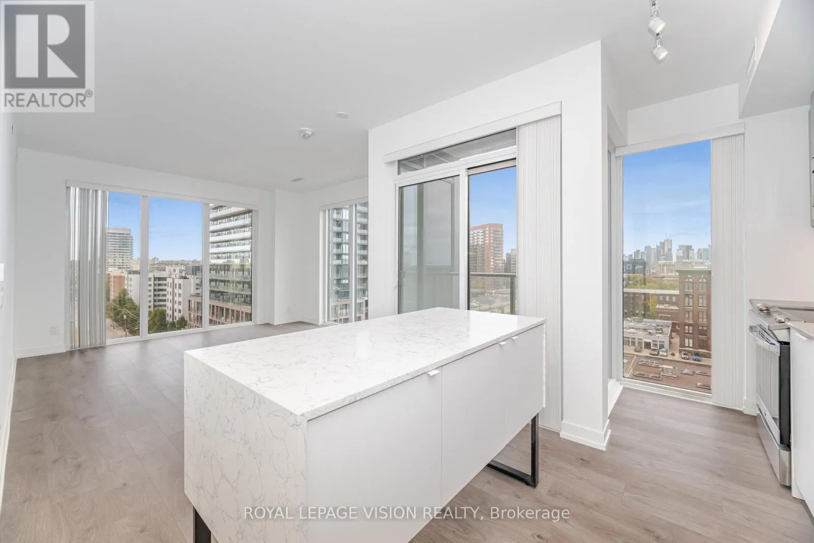 803 - 270 DUFFERIN STREET