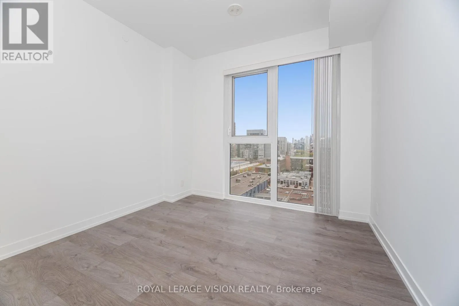 803 - 270 DUFFERIN STREET