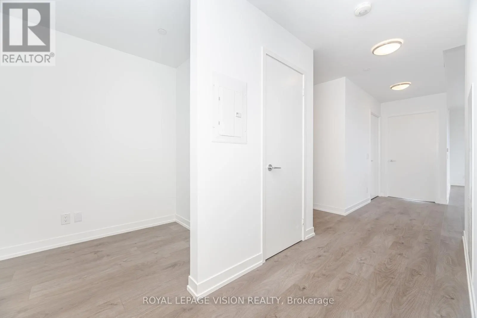 803 - 270 DUFFERIN STREET