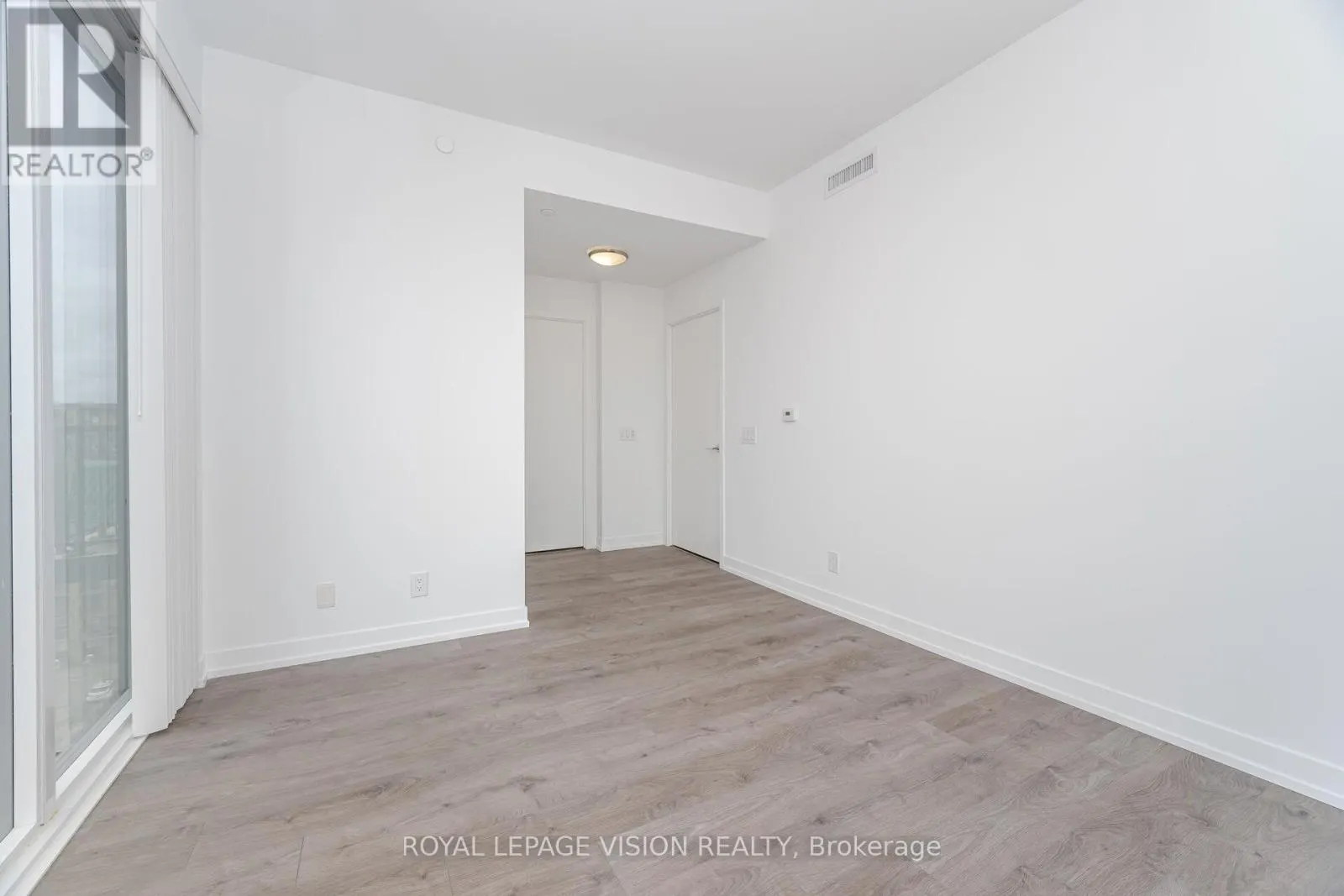 803 - 270 DUFFERIN STREET