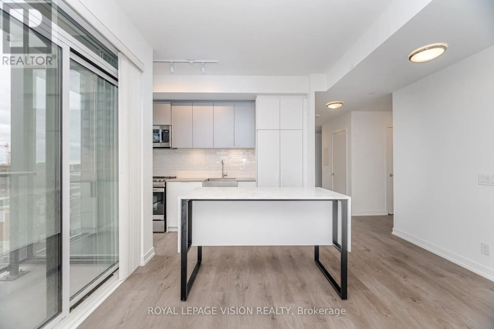 803 - 270 DUFFERIN STREET