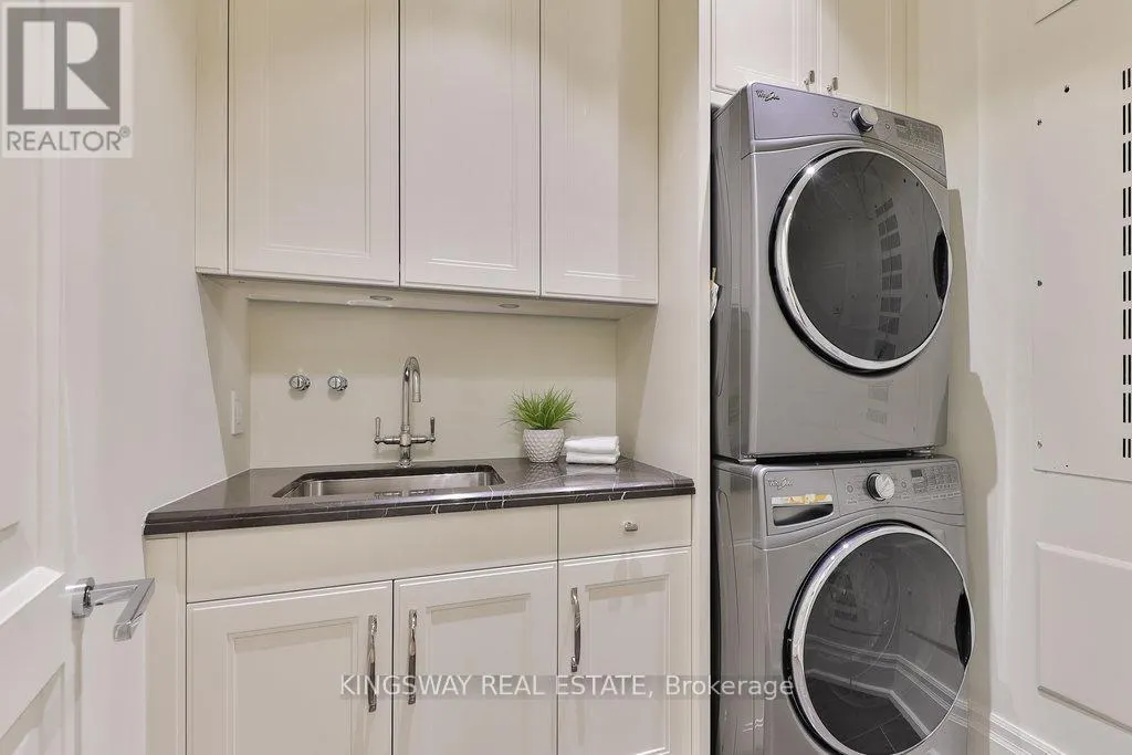 203 - 300 RANDALL STREET