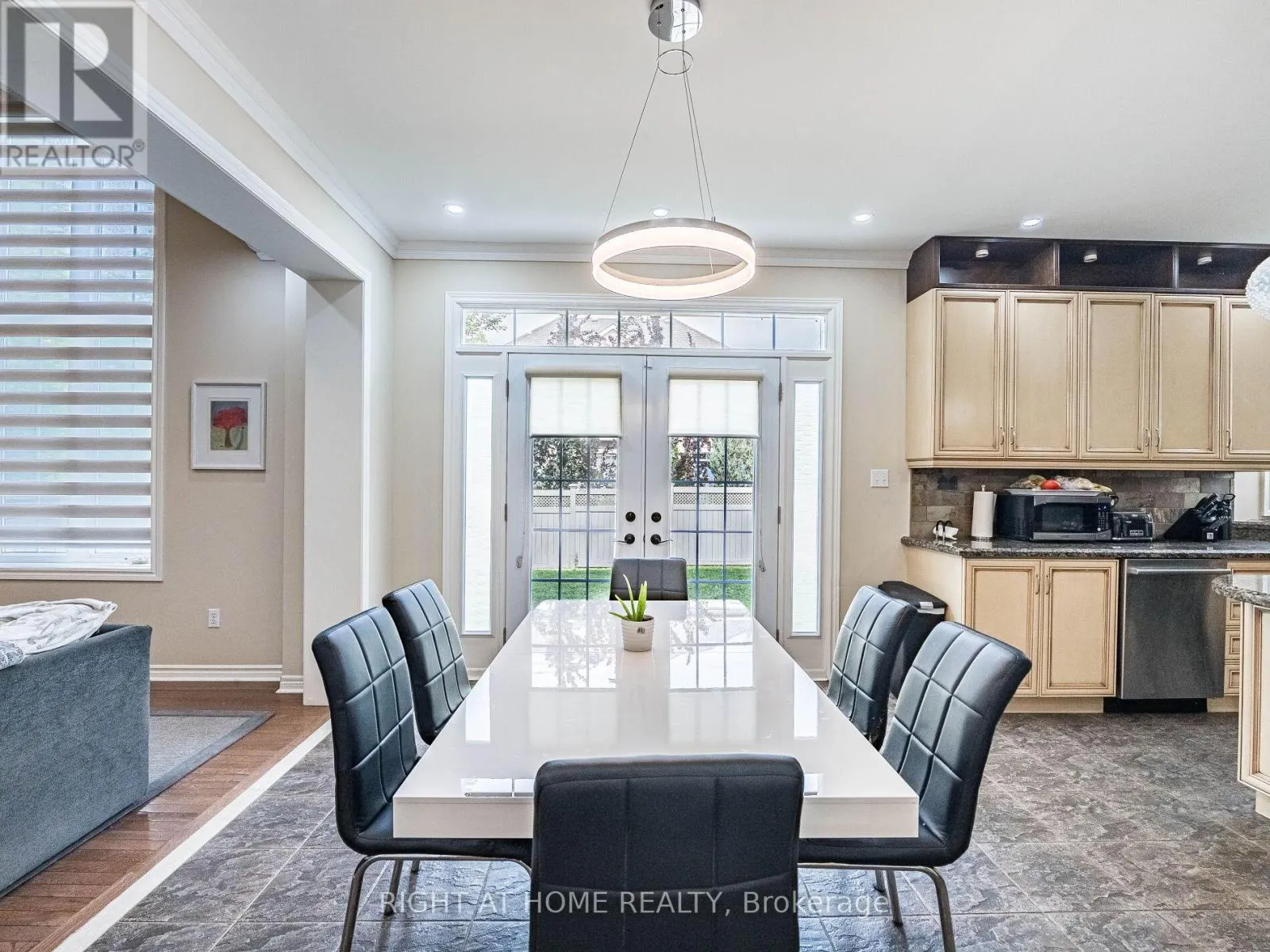 122 SPRING AZURE CRESCENT