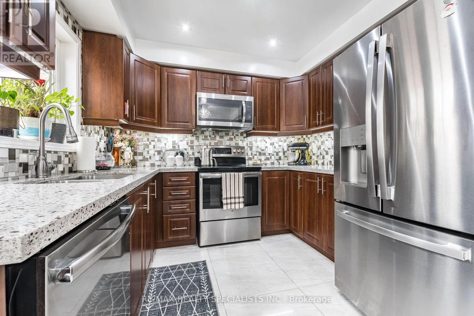 73 ZIA DODDA CRESCENT