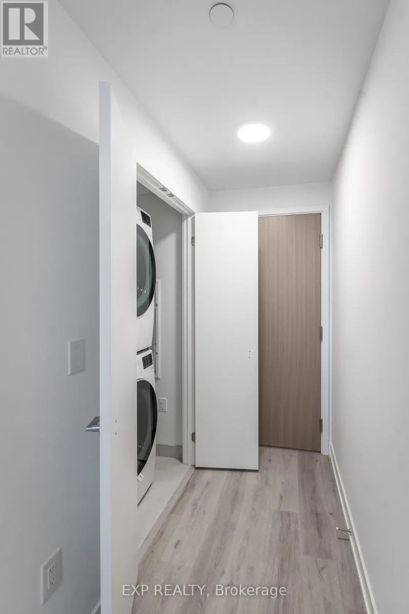 1111 - 395 SQUARE ONE DRIVE