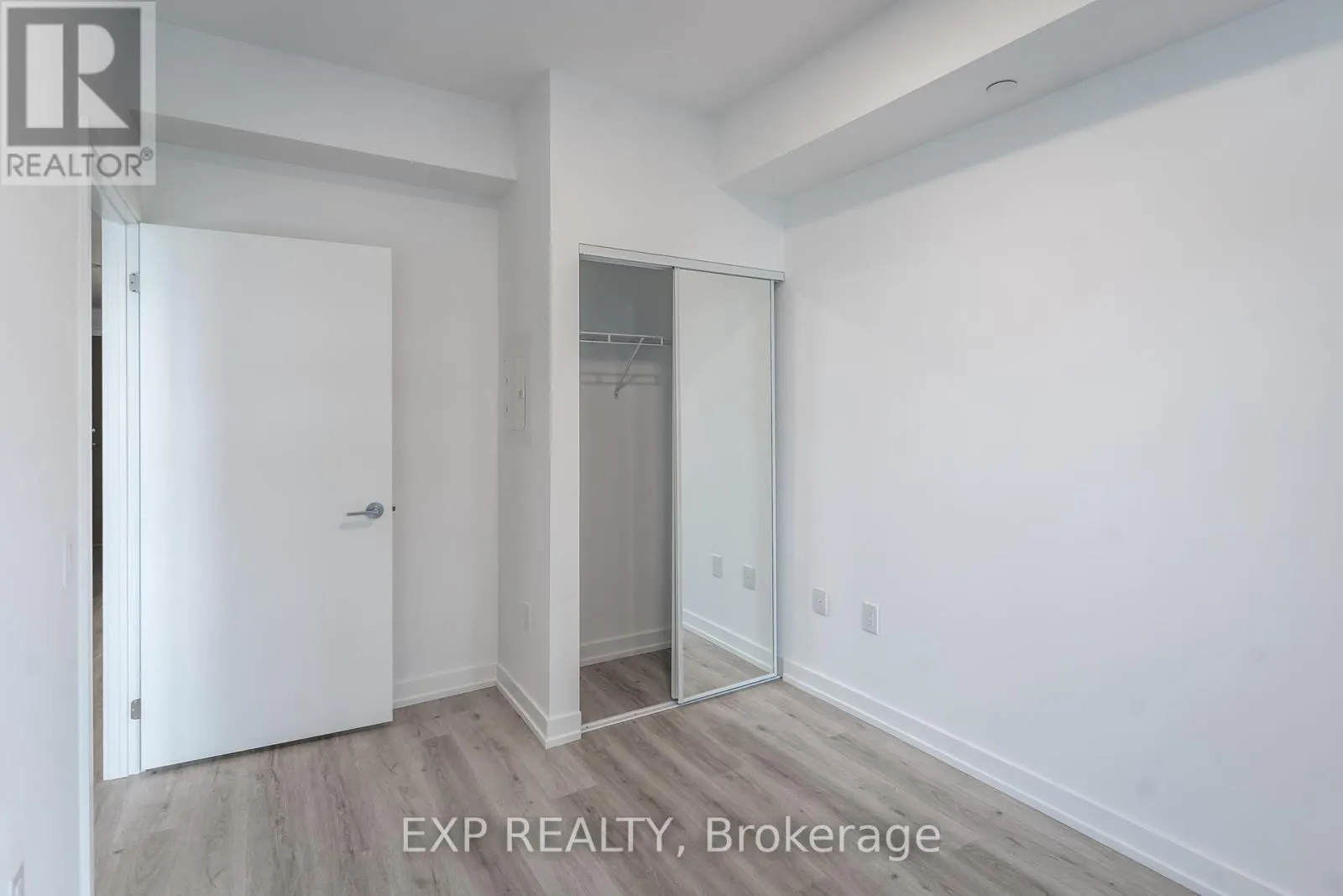 1111 - 395 SQUARE ONE DRIVE