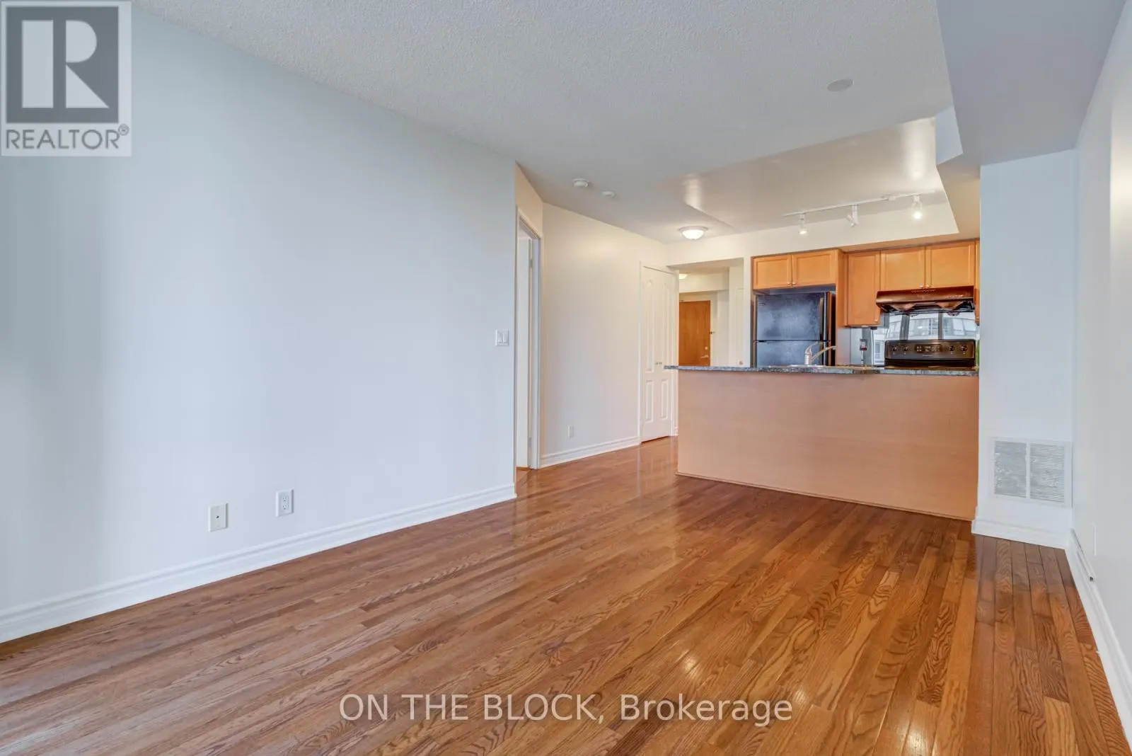 1604 - 33 ELM DRIVE W