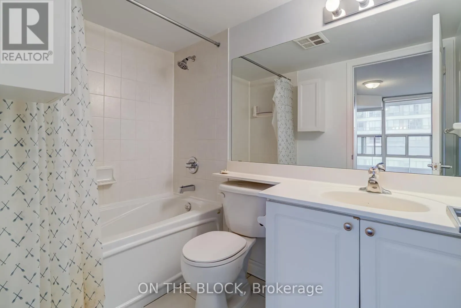 1604 - 33 ELM DRIVE W