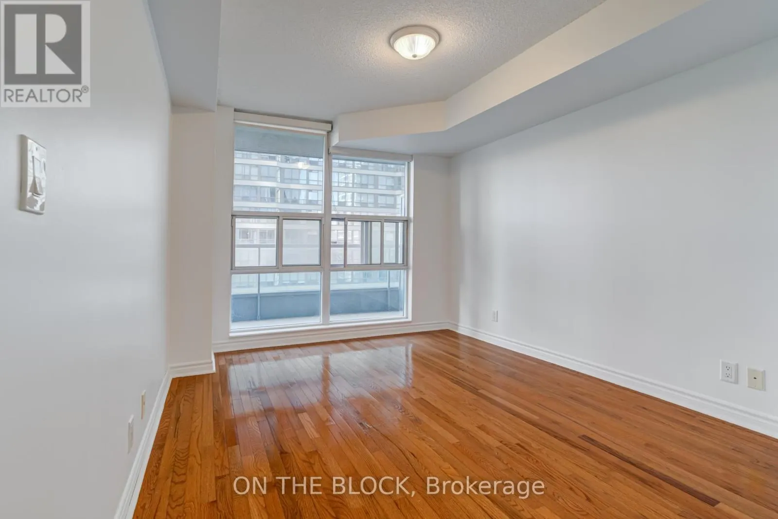 1604 - 33 ELM DRIVE W