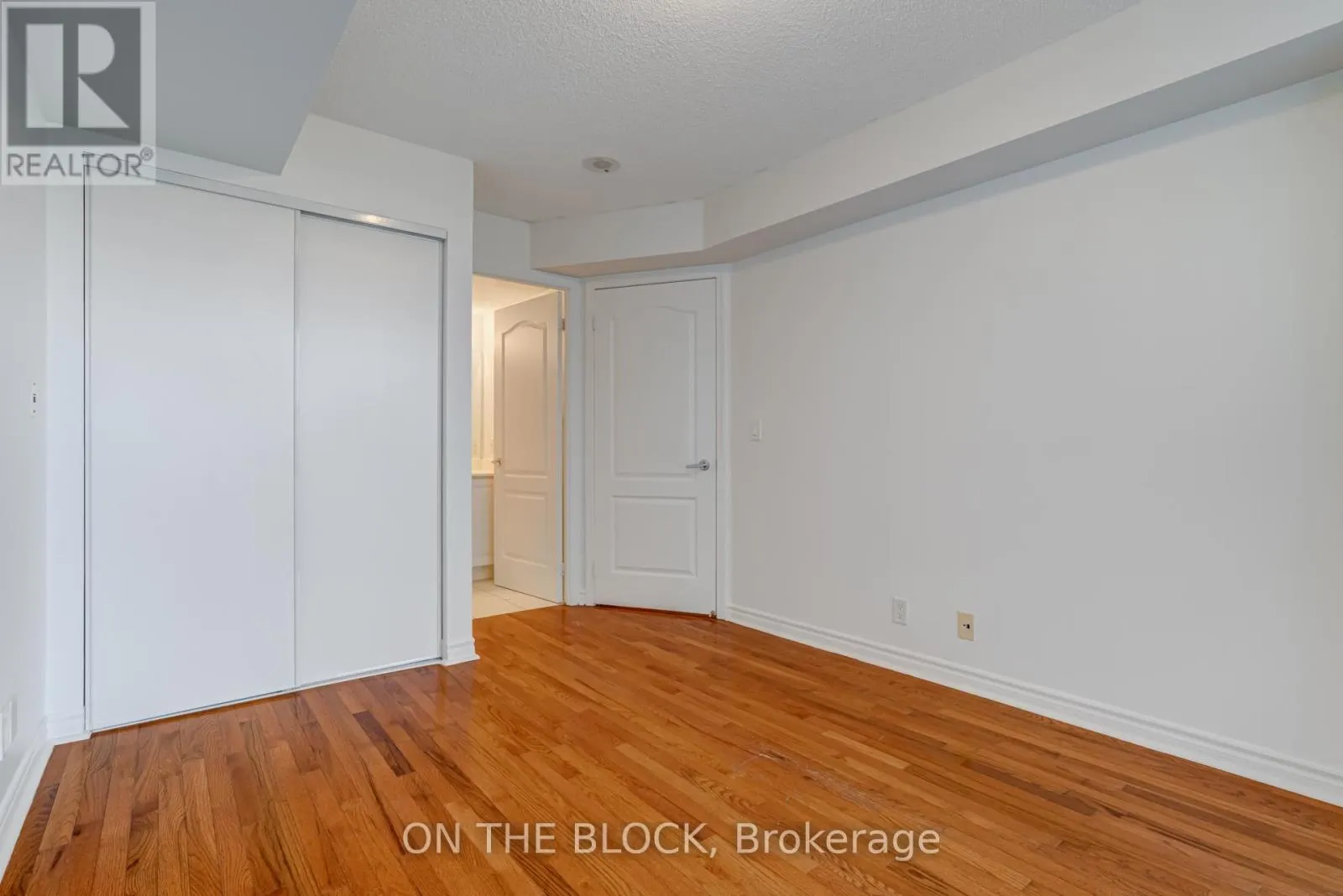 1604 - 33 ELM DRIVE W