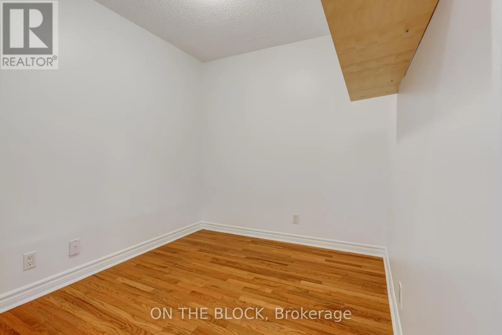 1604 - 33 ELM DRIVE W