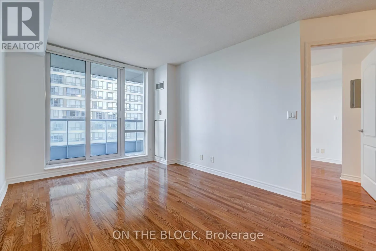 1604 - 33 ELM DRIVE W