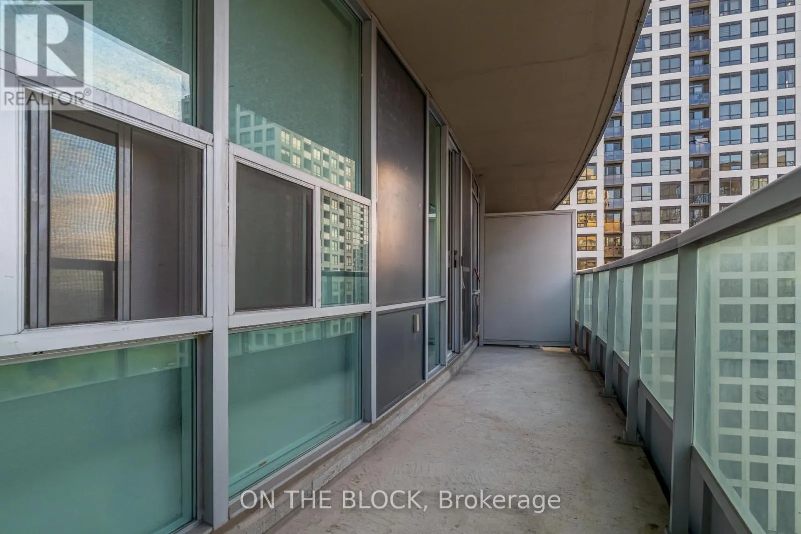 1604 - 33 ELM DRIVE W