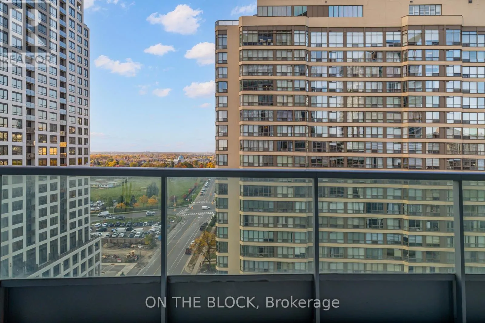 1604 - 33 ELM DRIVE W