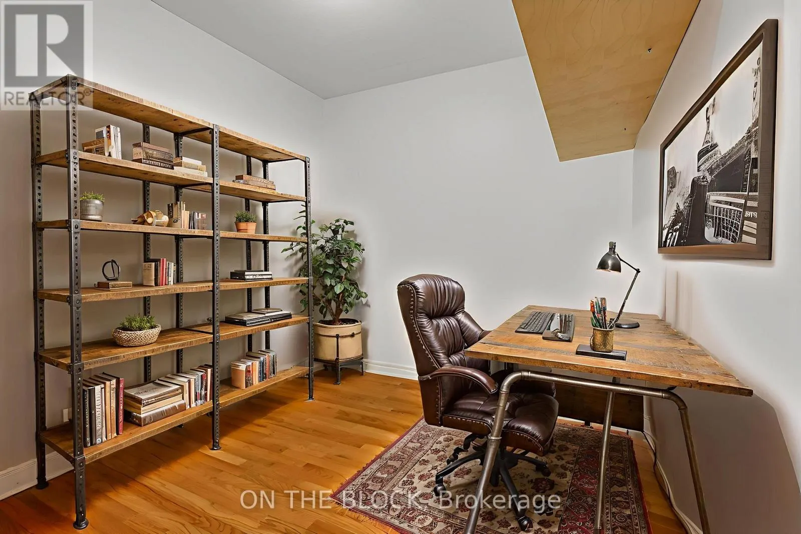 1604 - 33 ELM DRIVE W