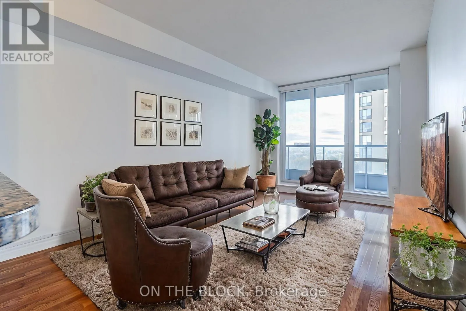 1604 - 33 ELM DRIVE W