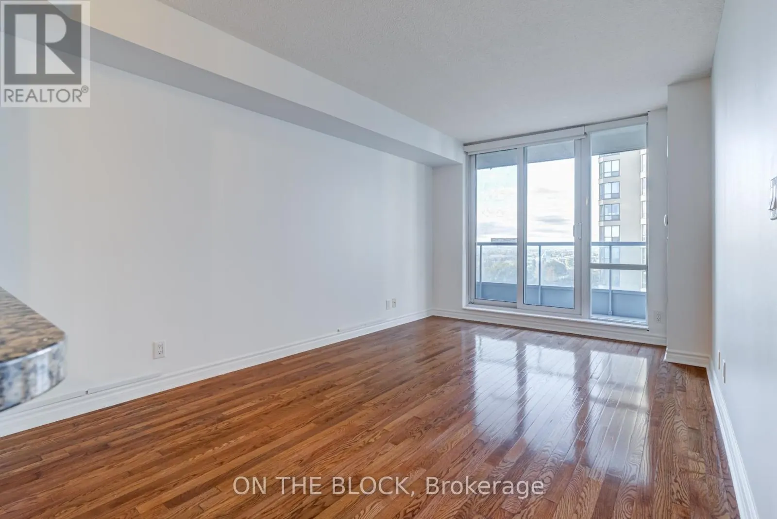 1604 - 33 ELM DRIVE W