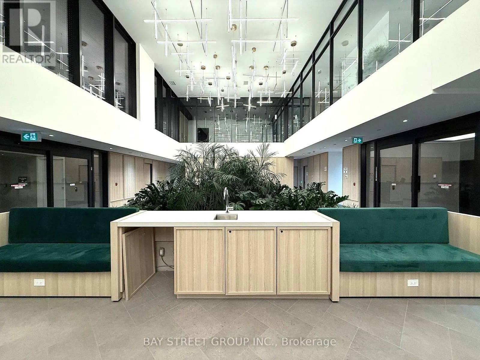 412 - 3071 TRAFALGAR ROAD