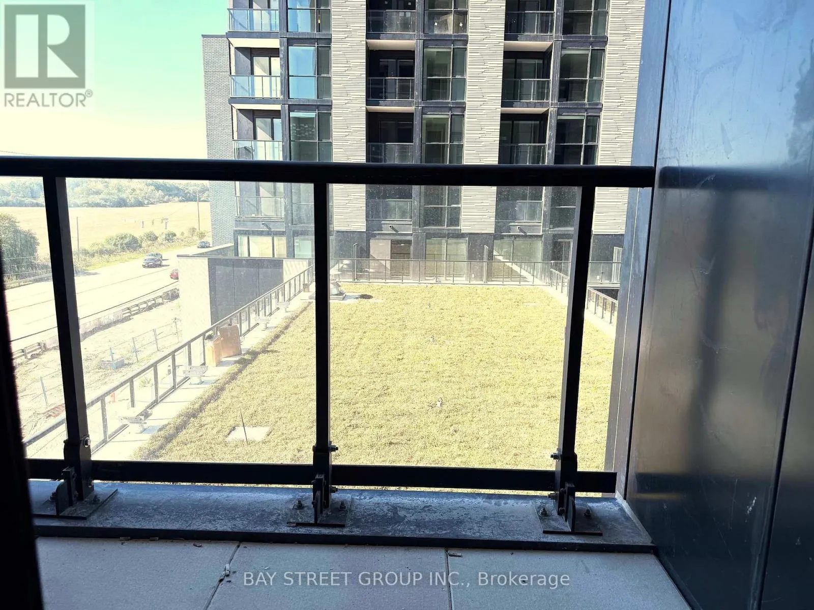 412 - 3071 TRAFALGAR ROAD