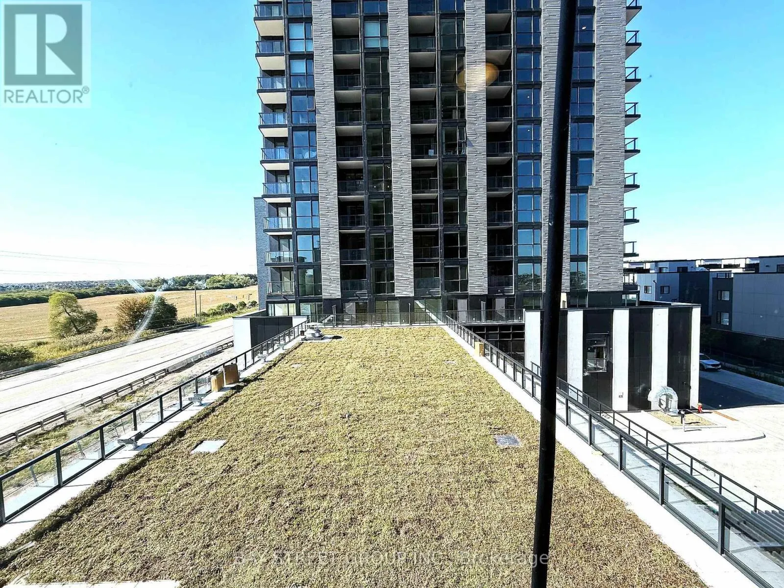 412 - 3071 TRAFALGAR ROAD