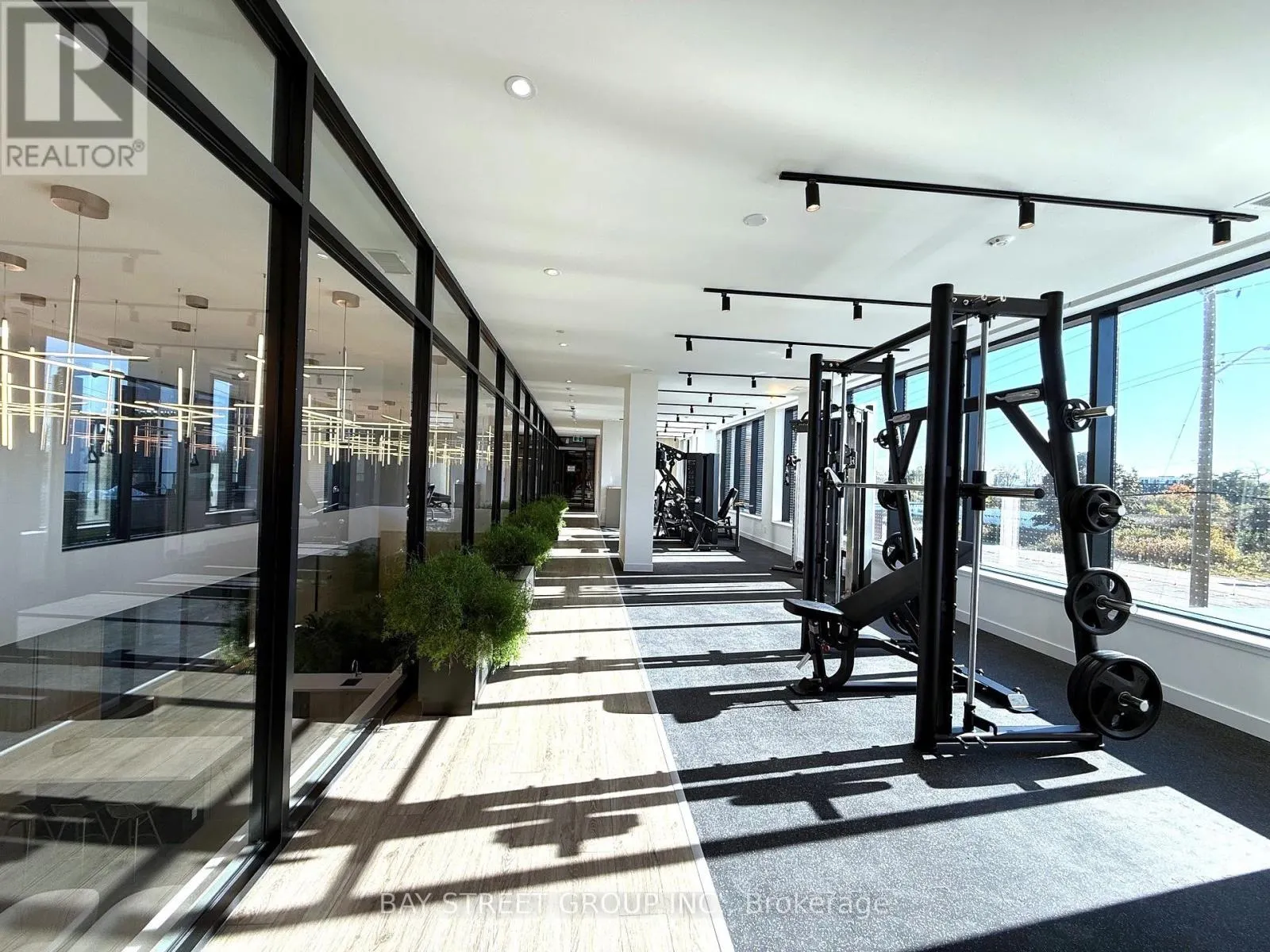 412 - 3071 TRAFALGAR ROAD