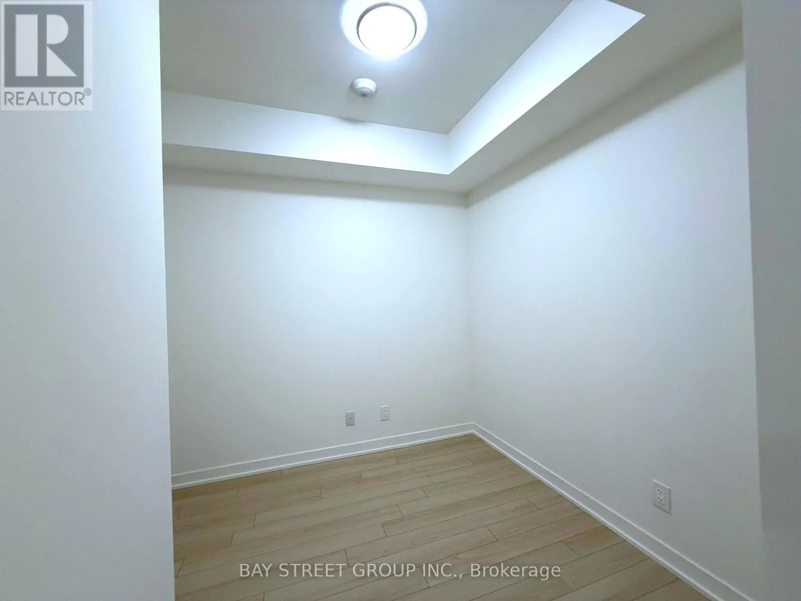 412 - 3071 TRAFALGAR ROAD