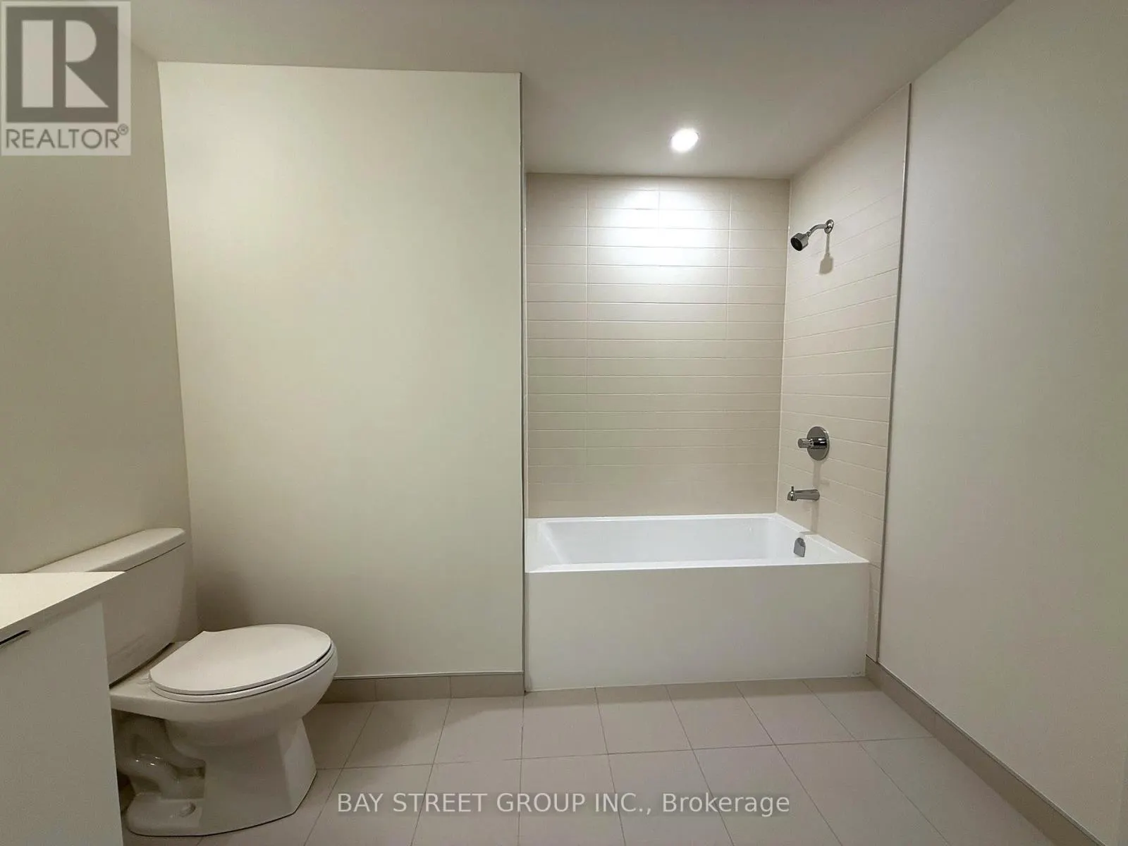 412 - 3071 TRAFALGAR ROAD