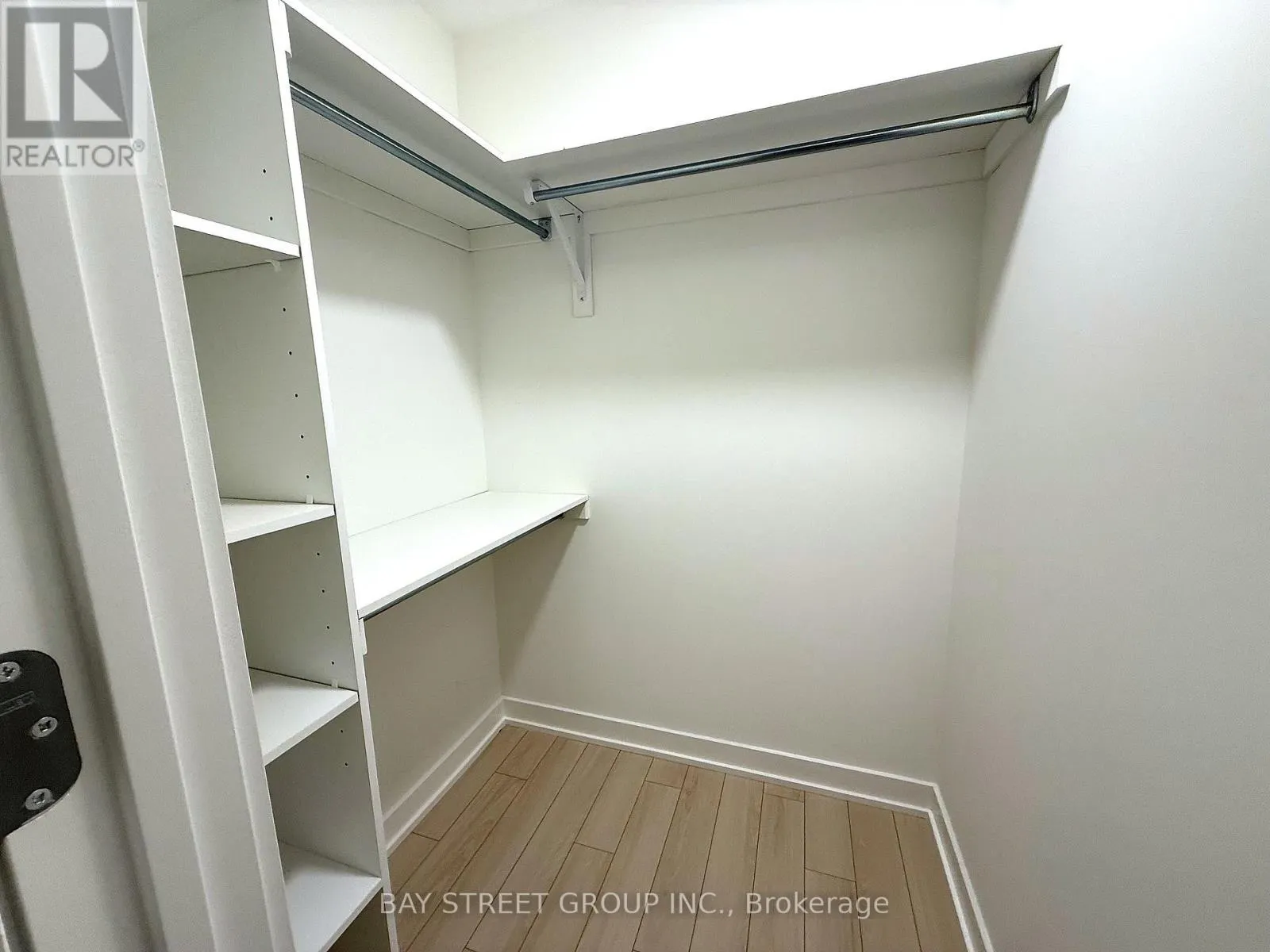 412 - 3071 TRAFALGAR ROAD