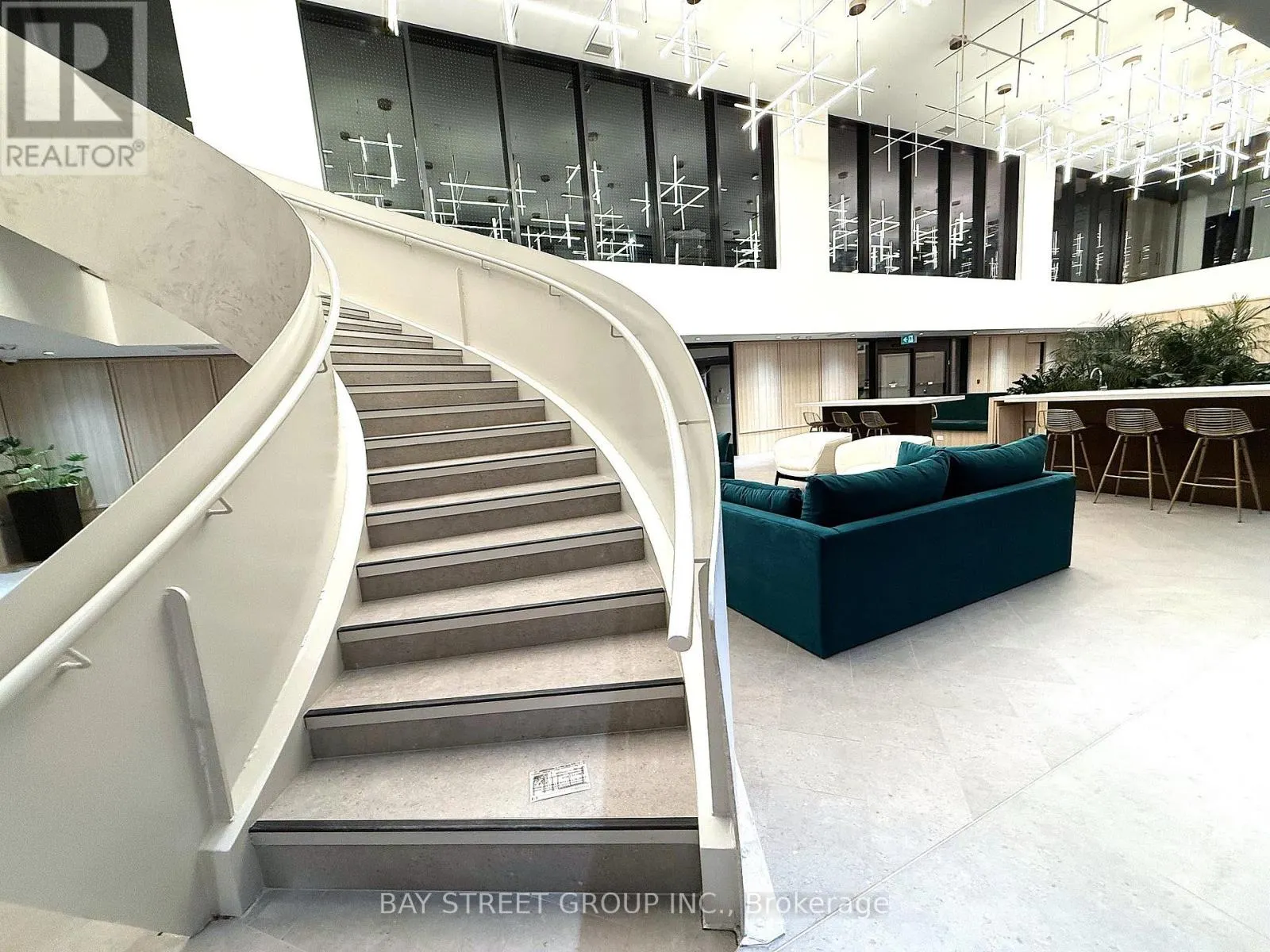 412 - 3071 TRAFALGAR ROAD