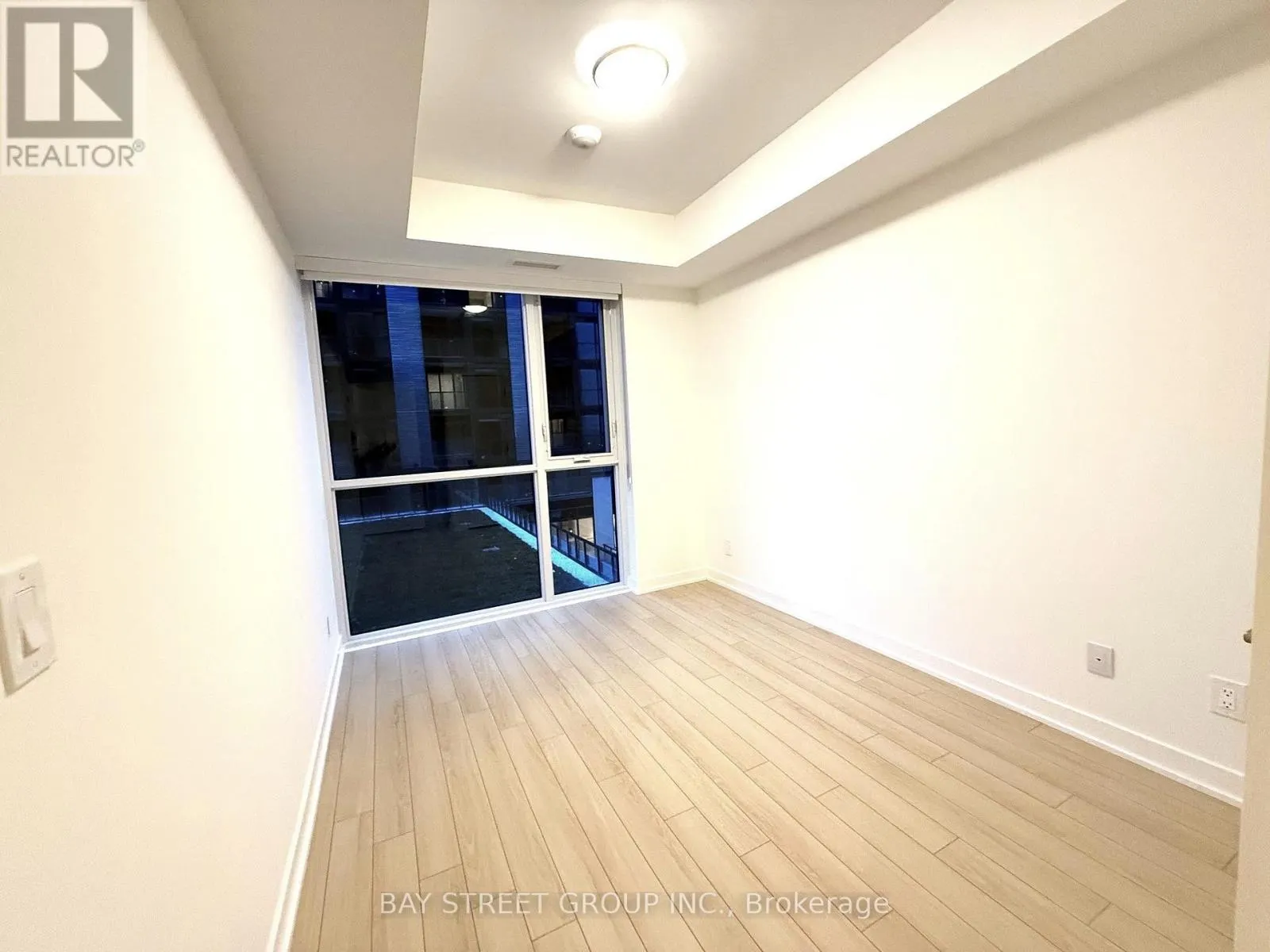 412 - 3071 TRAFALGAR ROAD