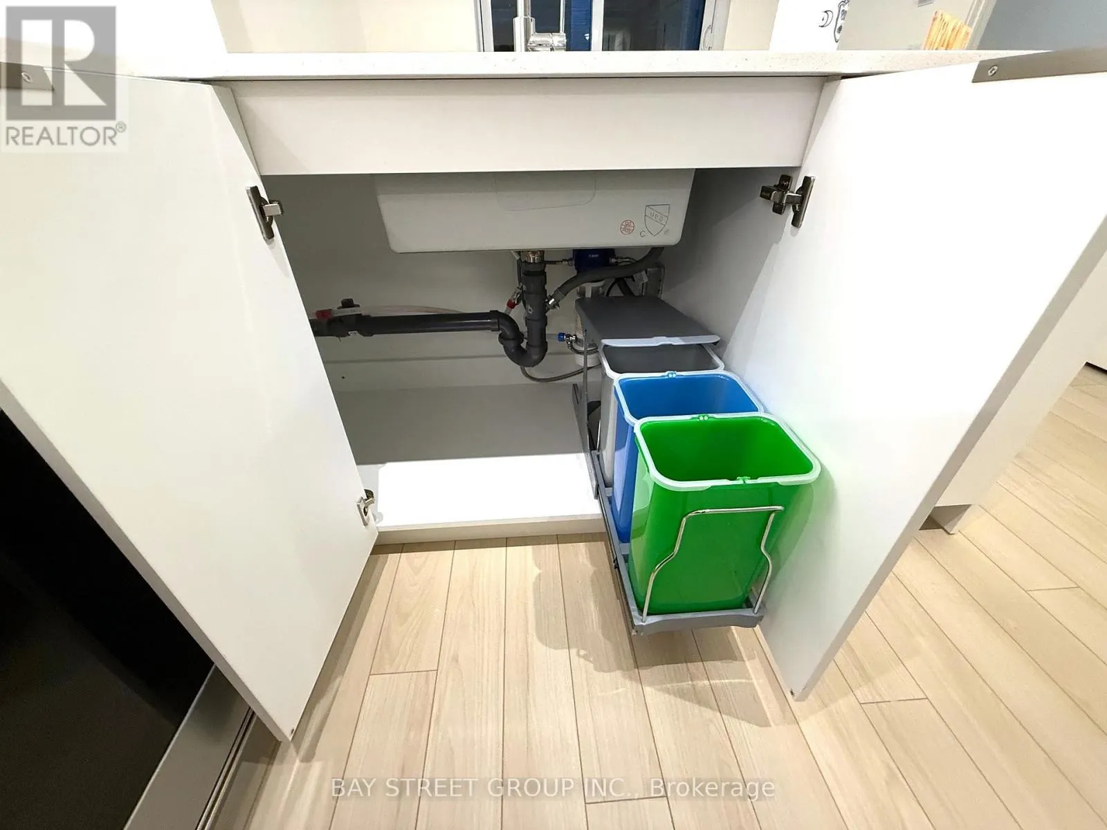 412 - 3071 TRAFALGAR ROAD