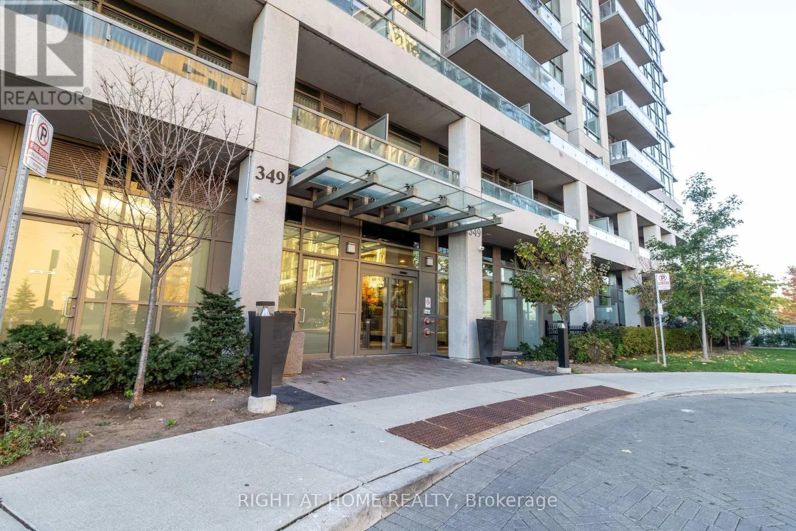 511 - 349 RATHBURN ROAD W