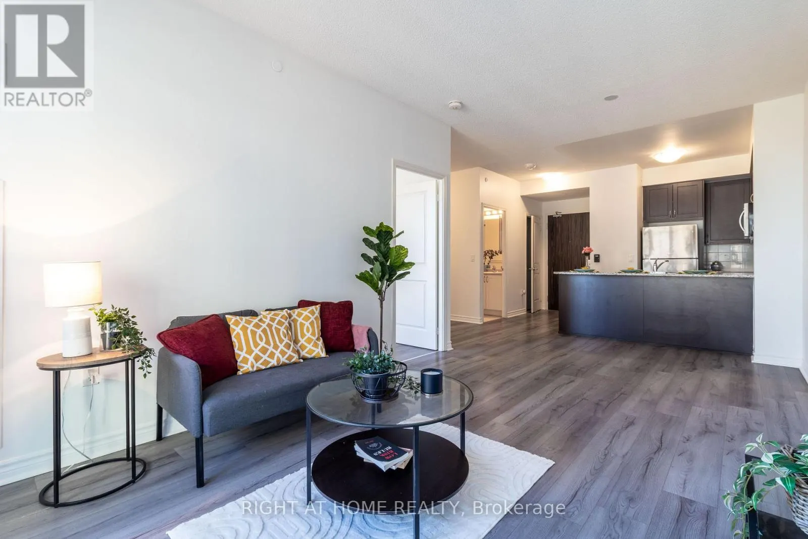 511 - 349 RATHBURN ROAD W