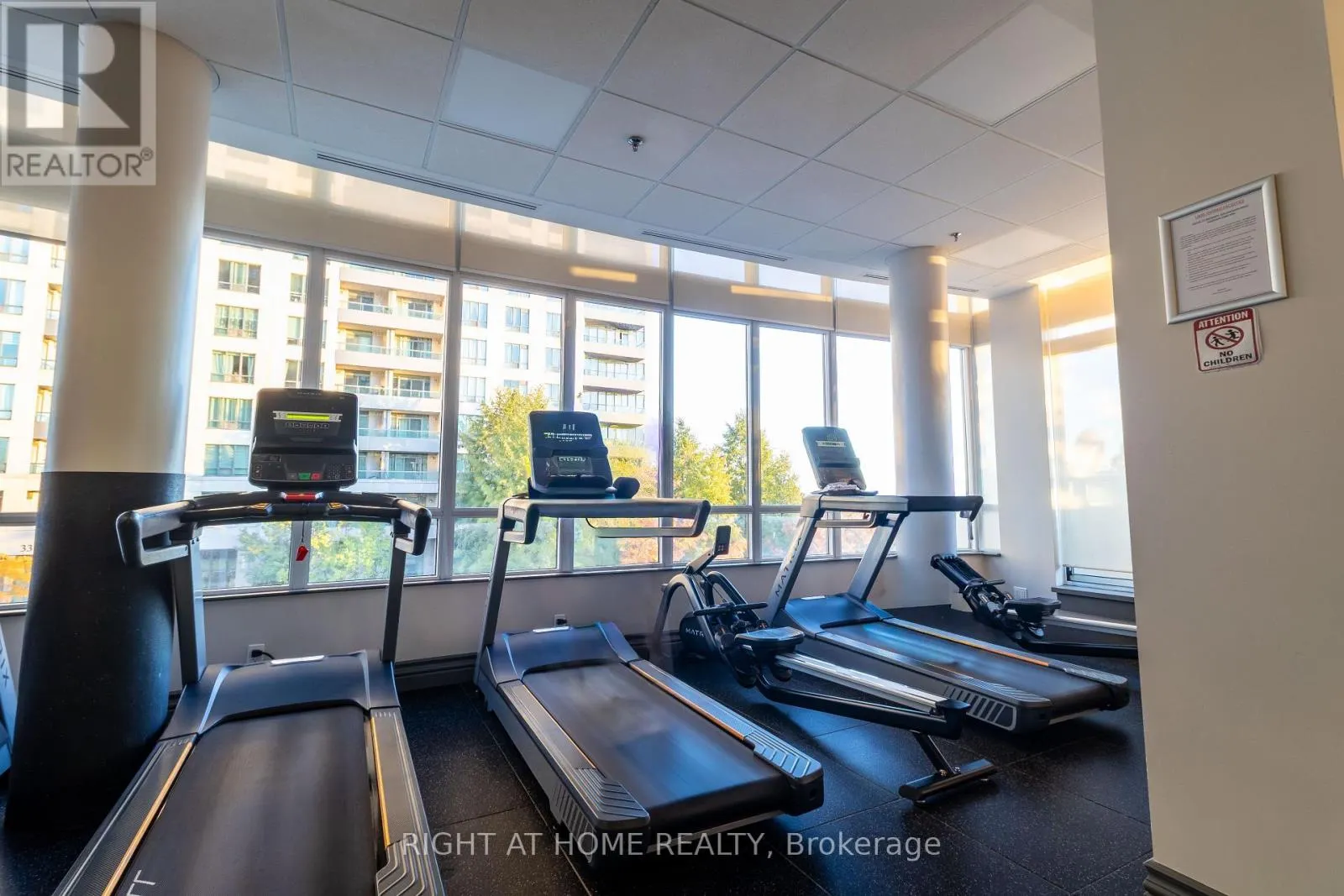 511 - 349 RATHBURN ROAD W