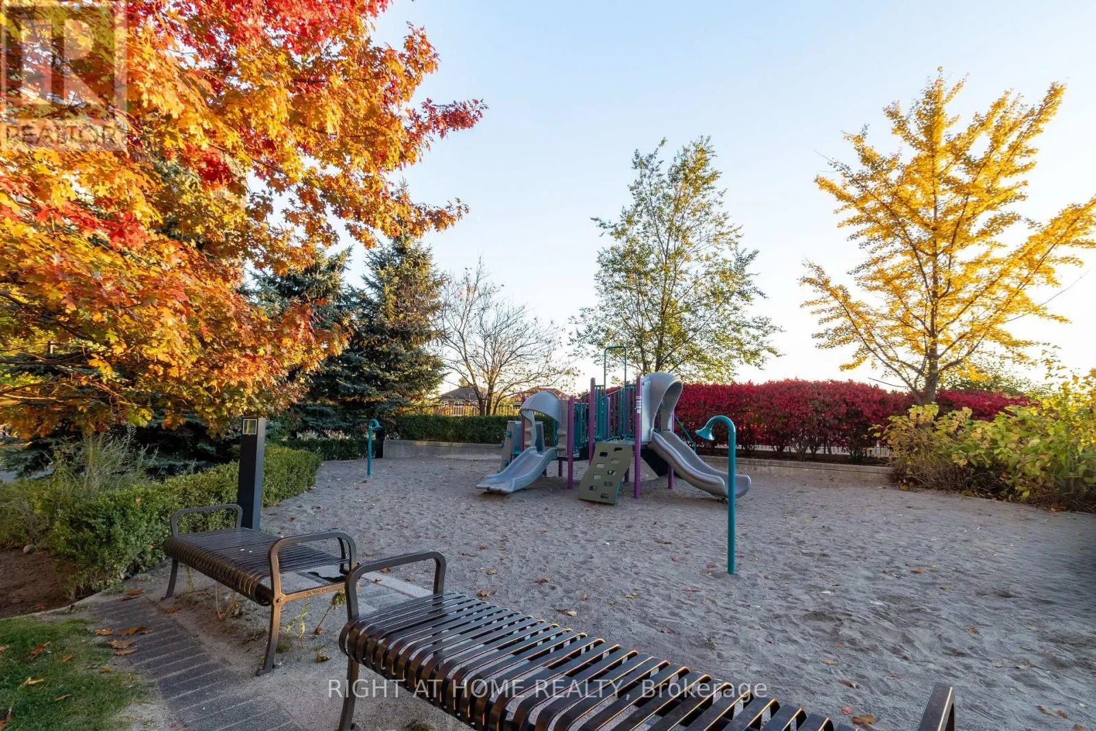 511 - 349 RATHBURN ROAD W