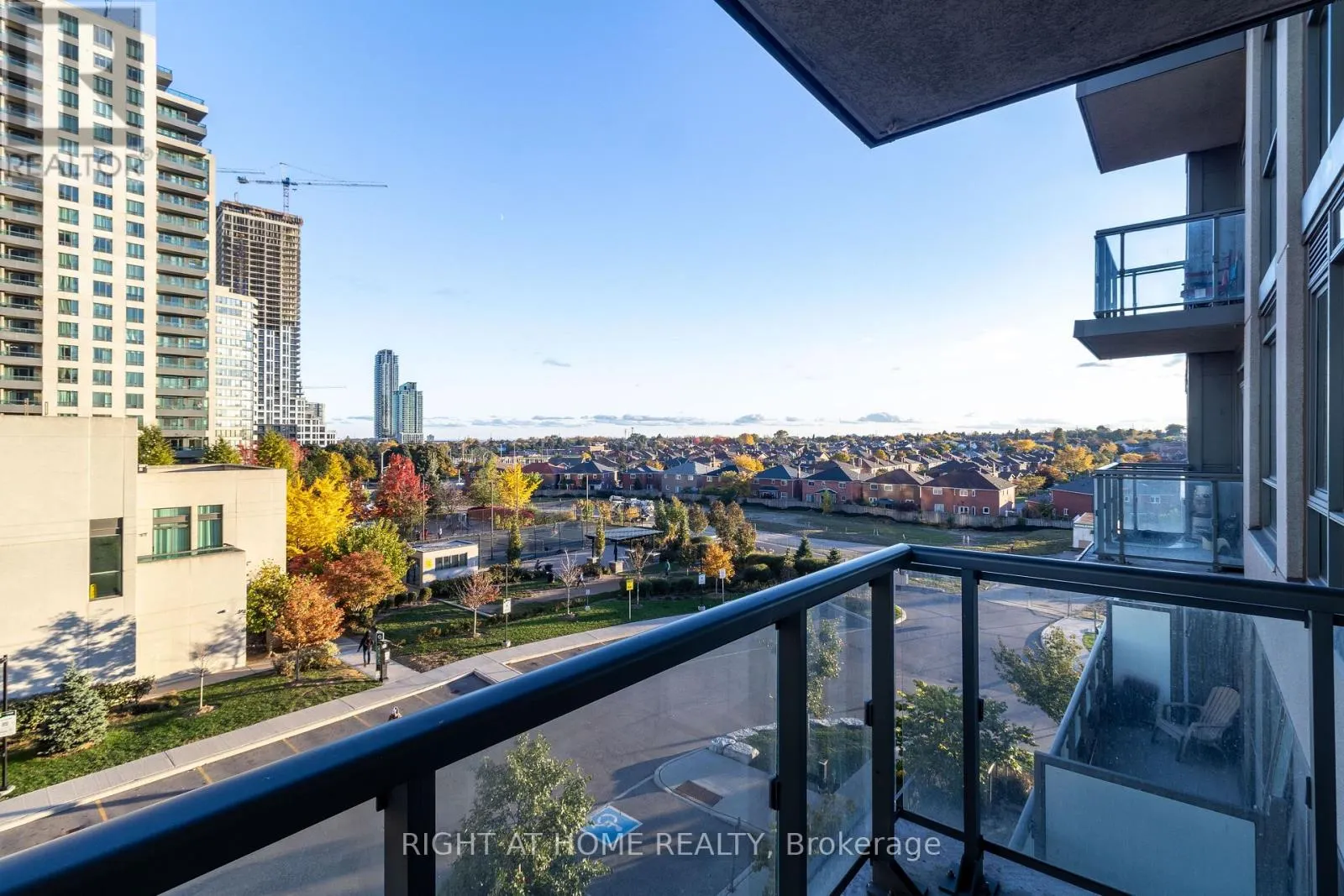 511 - 349 RATHBURN ROAD W