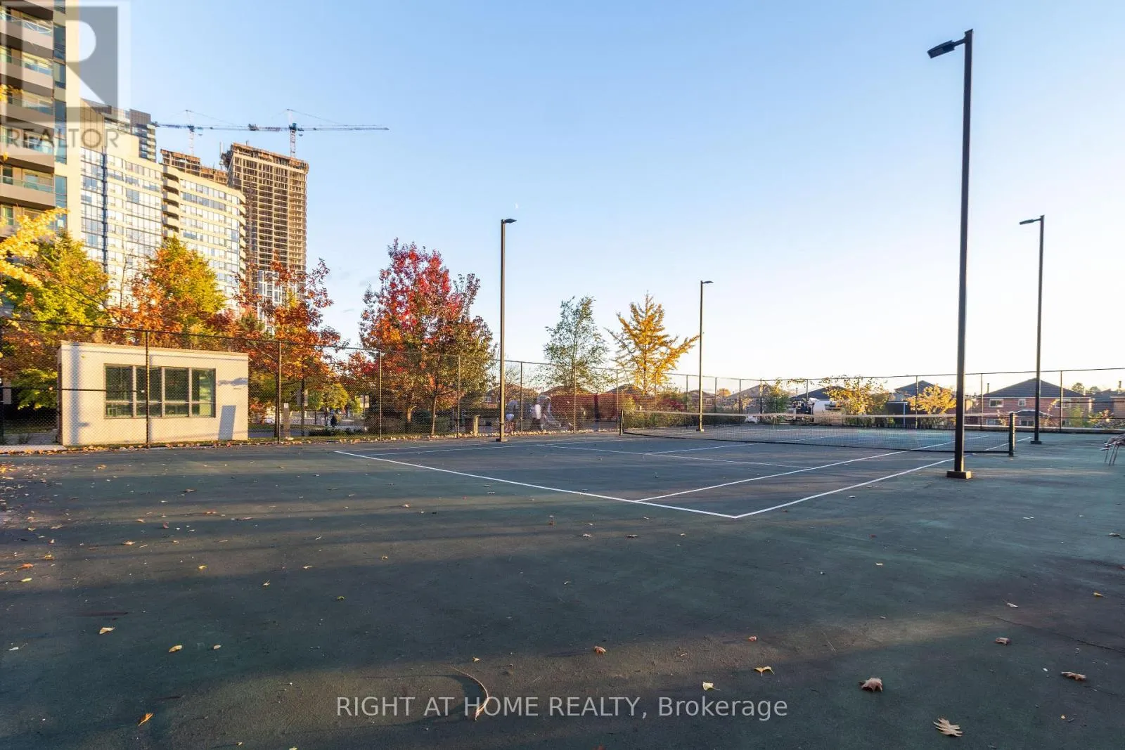 511 - 349 RATHBURN ROAD W